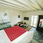 Otel Nautilia - Luxury And Kalafatis