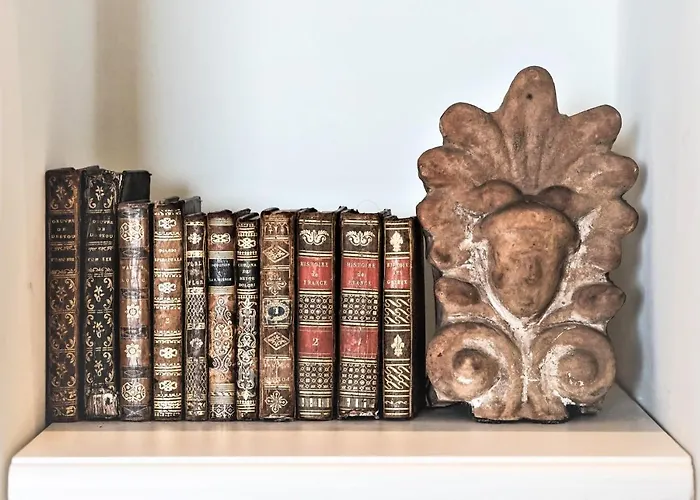 Nautilia - Luxury And Калафатис